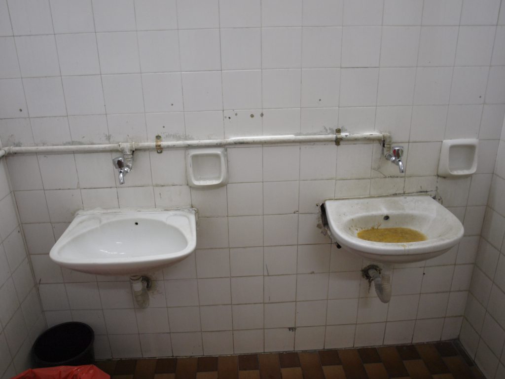 Toiletten auf der C.B.S in Sfad 
